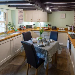  Holiday home Poppy United Kingdom