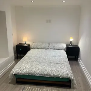 Apartment Plough Way Flat, London